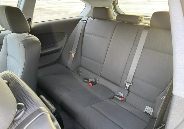 BMW Seria 1 cena 22500 przebieg: 211000, rok produkcji 2011 z Miłosław małe 301